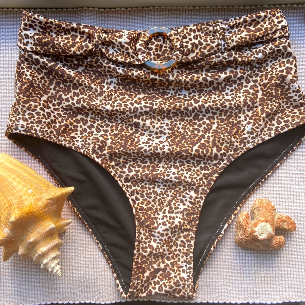 High waisted bikini bottom, brand new, S, no tags!